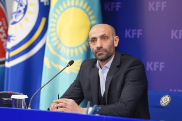 «Куда ещё омолаживать?» Тренер сборной ответил на критику
