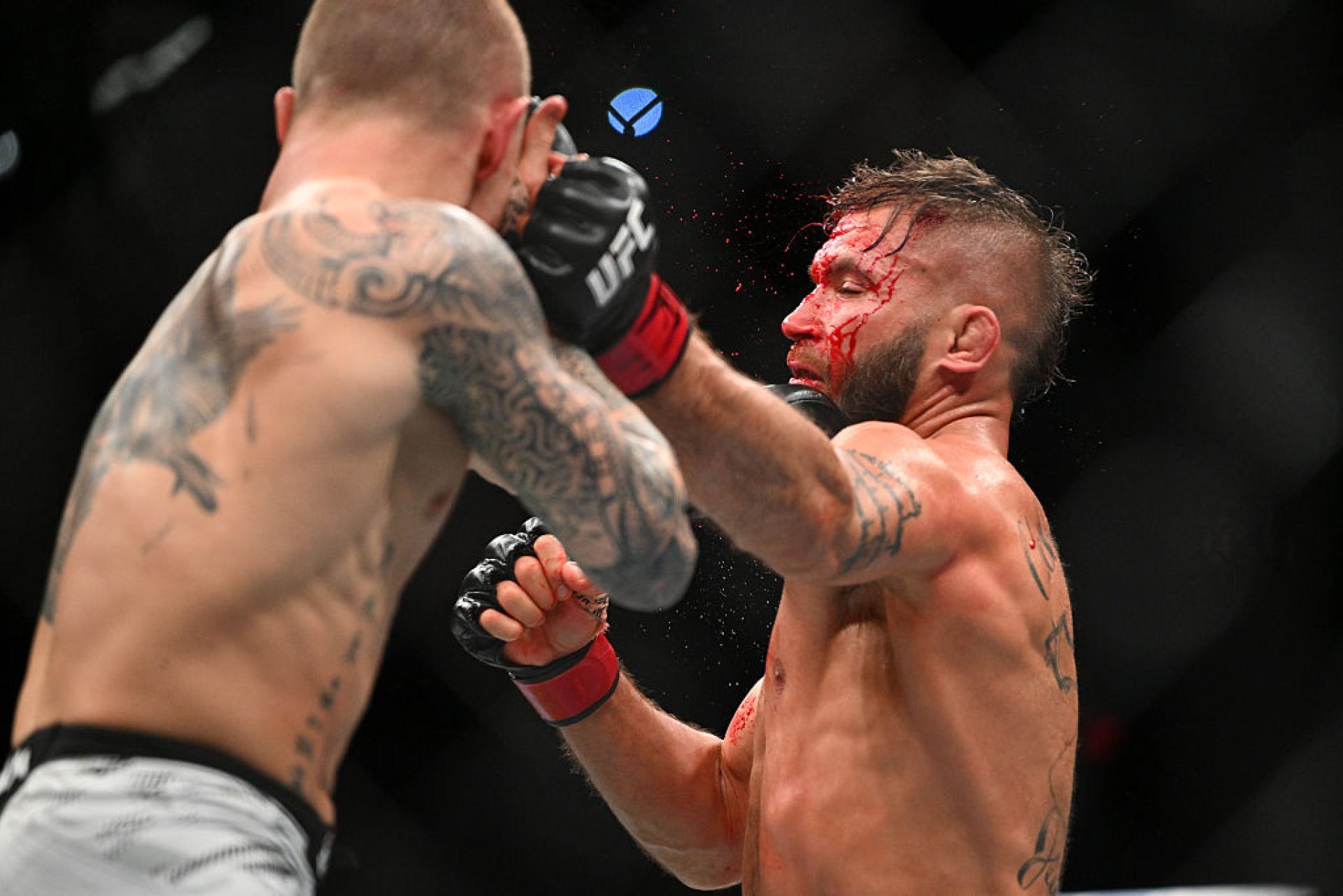 Сэндхаген сломал Фигередо в главном бою UFC