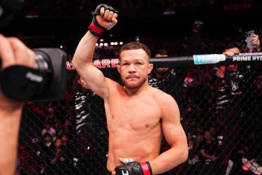 Пётр Ян жертвует титульной гонкой ради активности в UFC