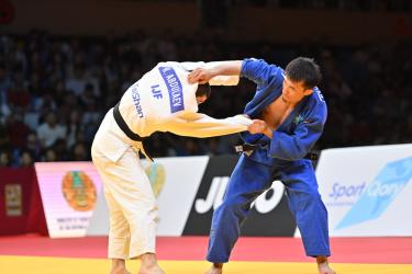 Казахстан уверенно стартует на Grand Slam в Астане, но пока без золота