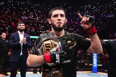 Махачева лишили чемпионства в UFC: известны новые претенденты
