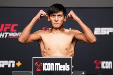 Казахстанец получил бой с бойцом Хабиба на UFC в Баку