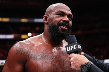 Джон Джонс предложил провести бой с Аспиналлом вне UFC