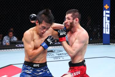Азат Максум не выстоял в Баку. Казах проиграл в UFC