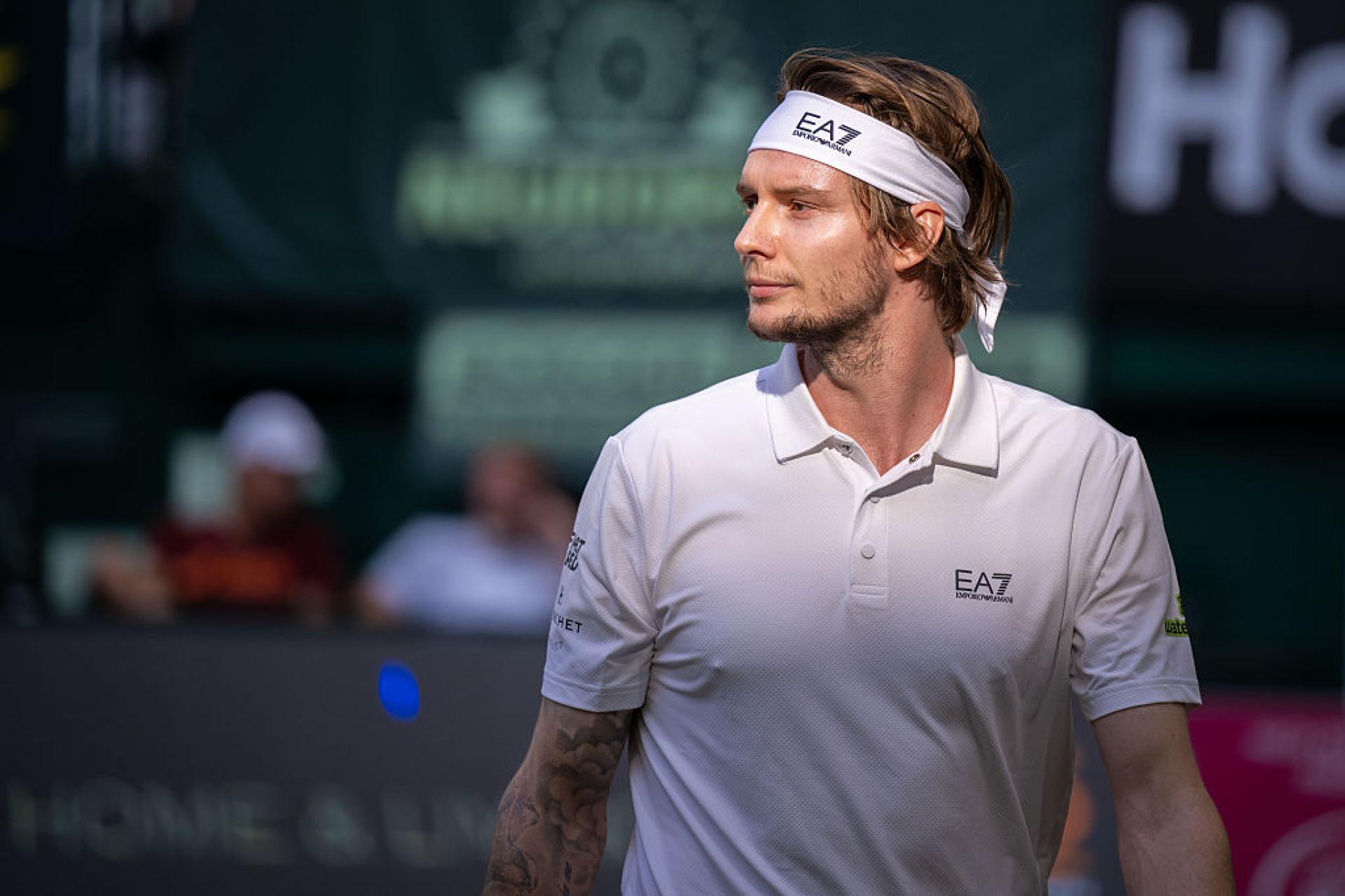 Александр Бублик снялся с турнира ATP-250 в Истбурне