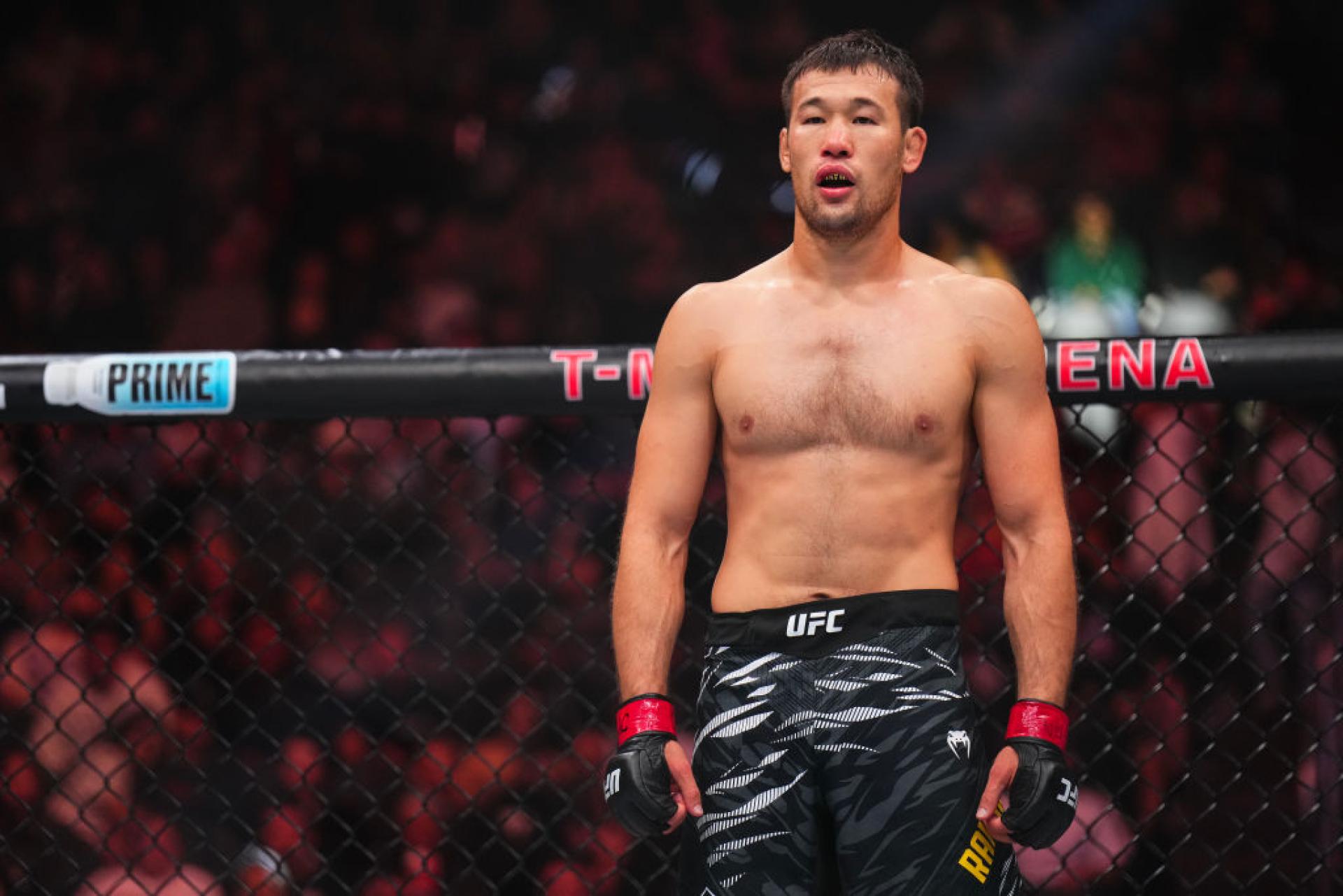 Кормье и Усман считают Рахмонова фаворитом в титульной гонке UFC