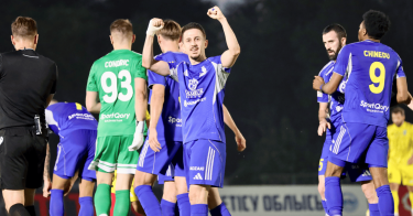 Лидер КПЛ уничтожил соперника забив семь мячей