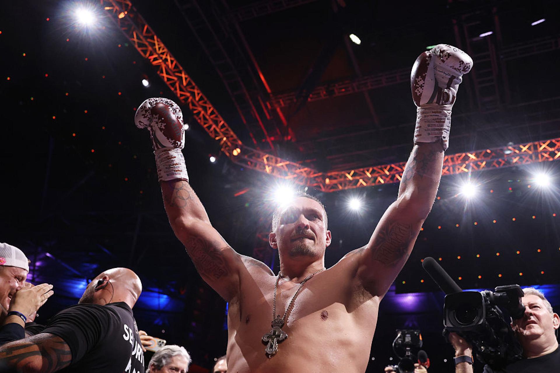 Александр Усик нокаутировал Дюбуа и забрал пояс абсолютного чемпиона мира