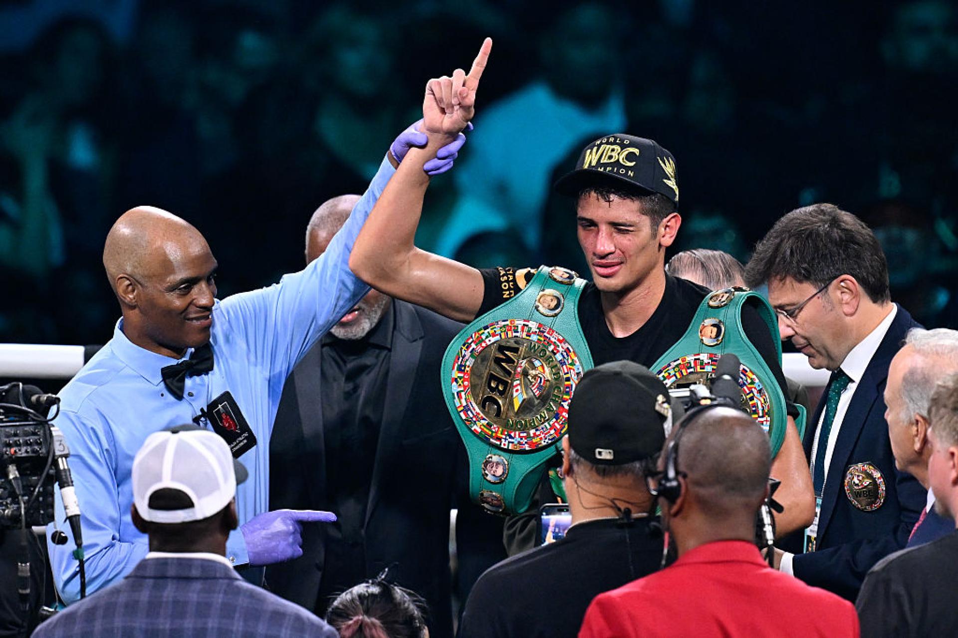 Фундора вновь нокаутировал Цзю и отстоял титул чемпиона мира WBC