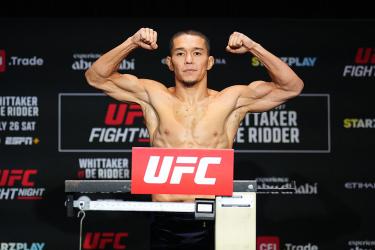 Асу Алмабаев успешно сдал вес и готов к бою на турнире UFC