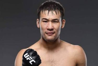 UFC просят дать титульный бой Рахмонову