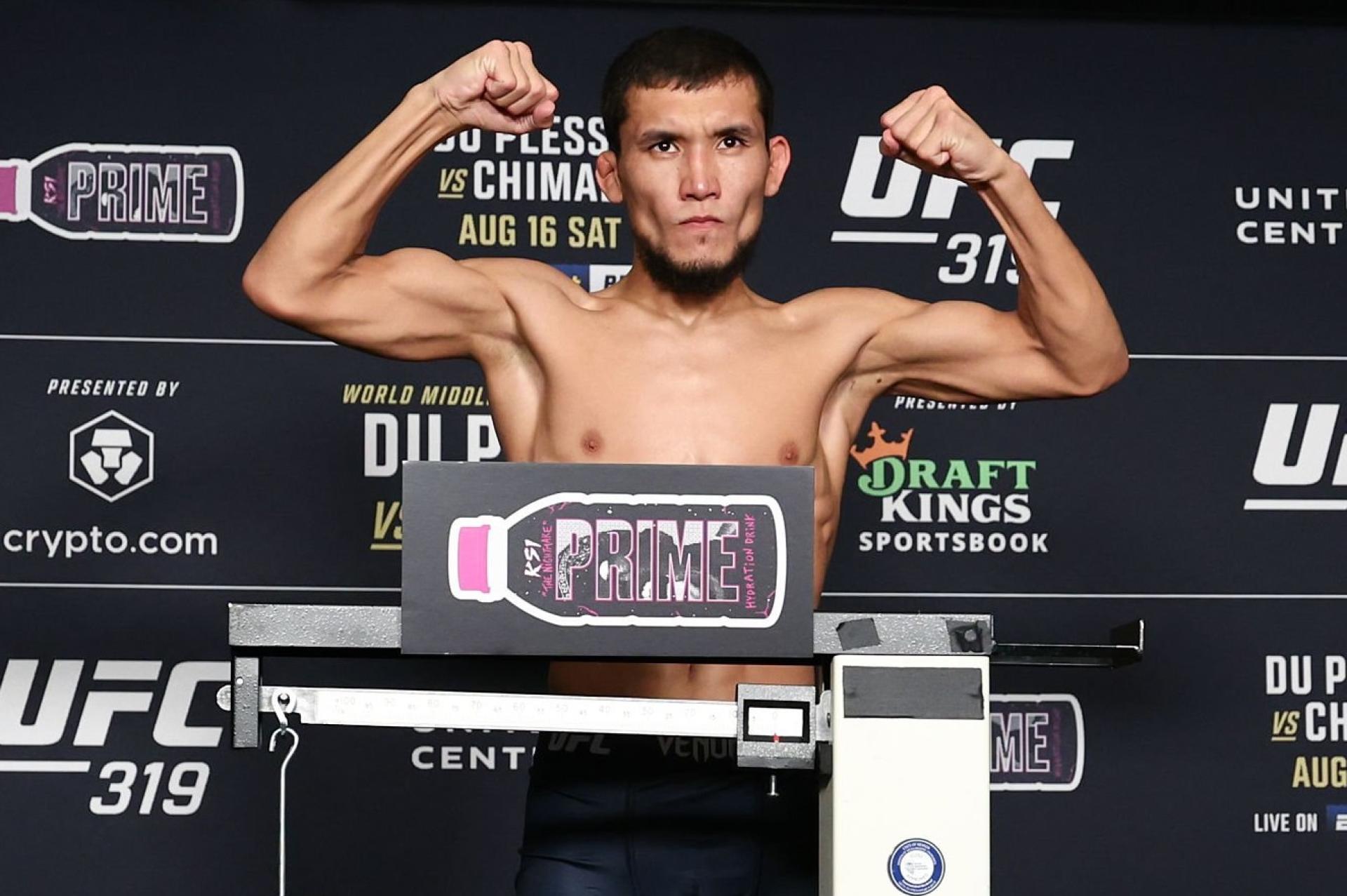 Алиби Идирис успешно сделал вес перед UFC 319