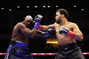 Итаума уничтожил Уайта за 2 минуты и оставил пояс WBO при себе