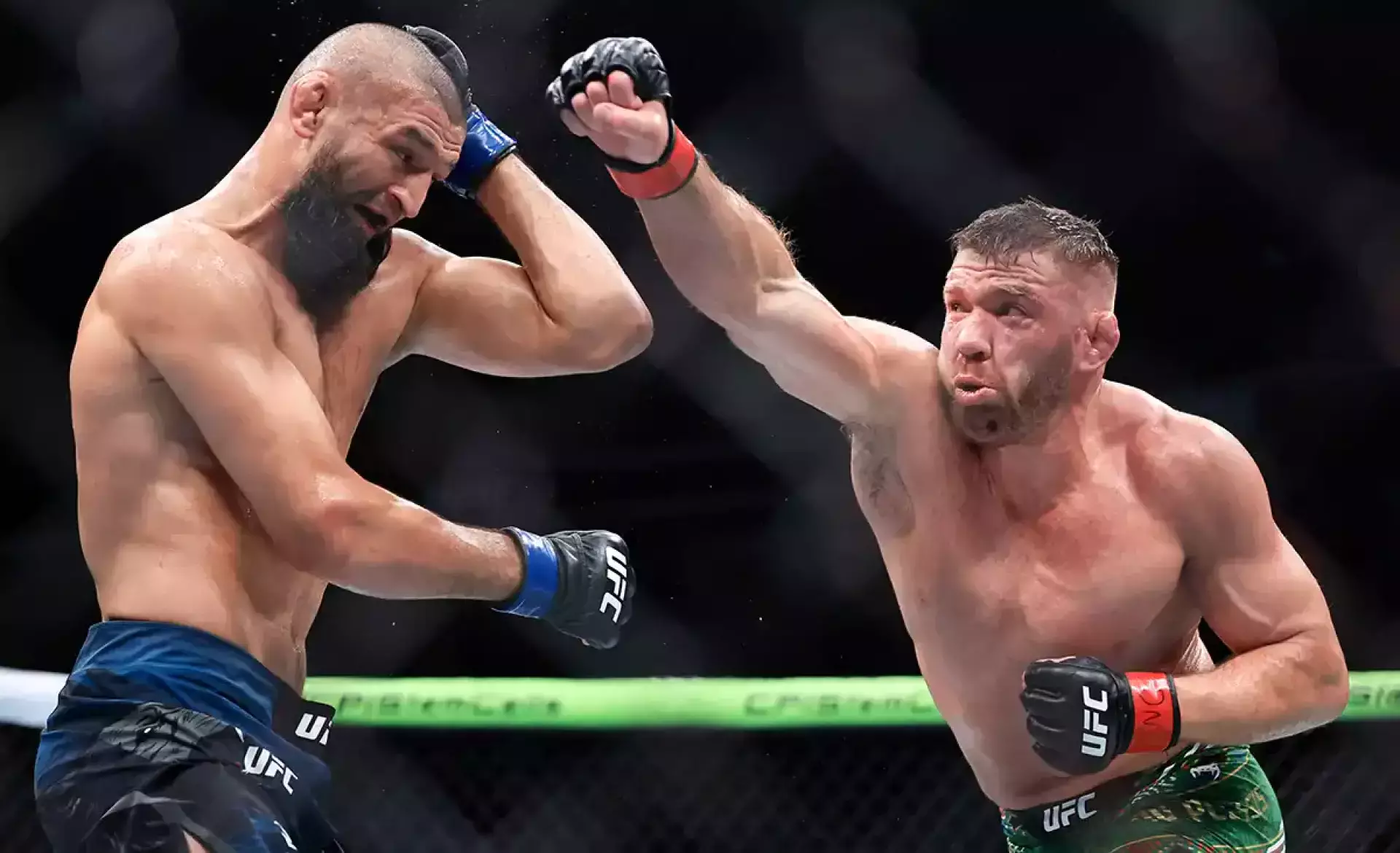Звезды UFC раскритиковали судейство боя Чимаев — Дю Плесси