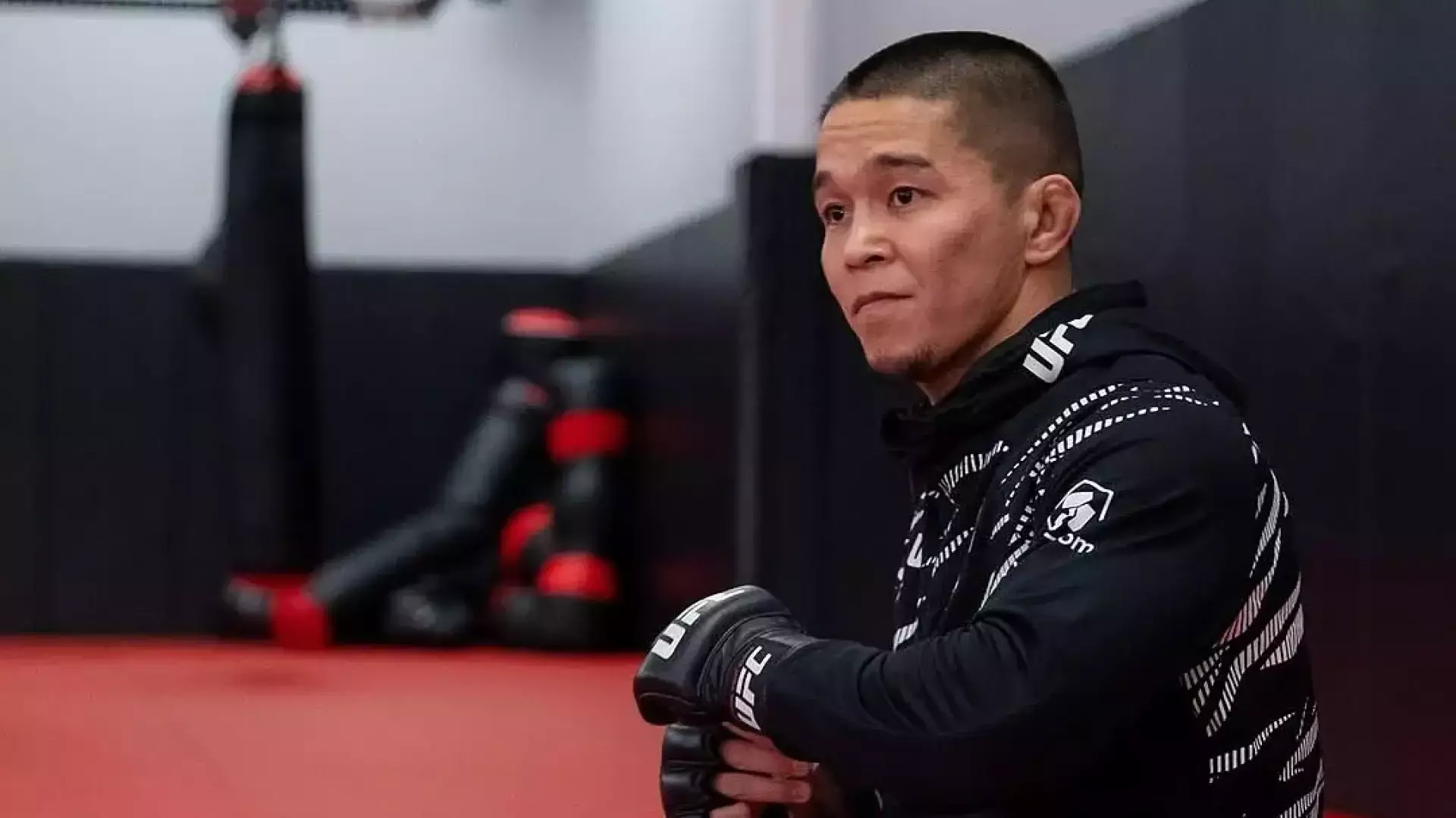 Экс-претендент на титул UFC бросил вызов Асу Алмабаеву