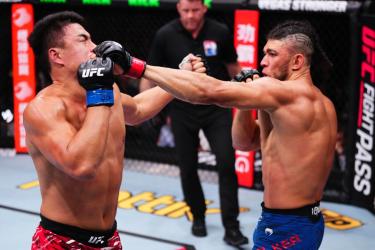 Сенсационным нокаутом завершился главный бой UFC в Шанхае