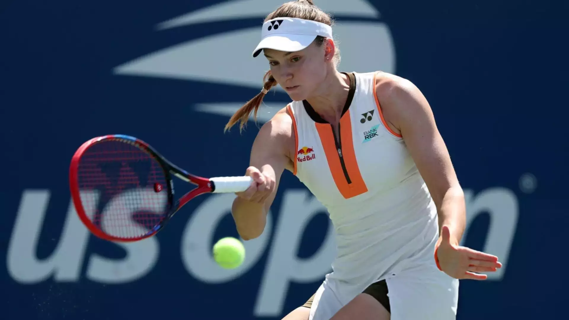Рыбакина разгромила соперницу и вышла в третий круг US Open