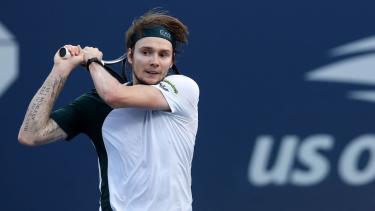 Бублик в эпичном матче вышел на Синнера в US Open