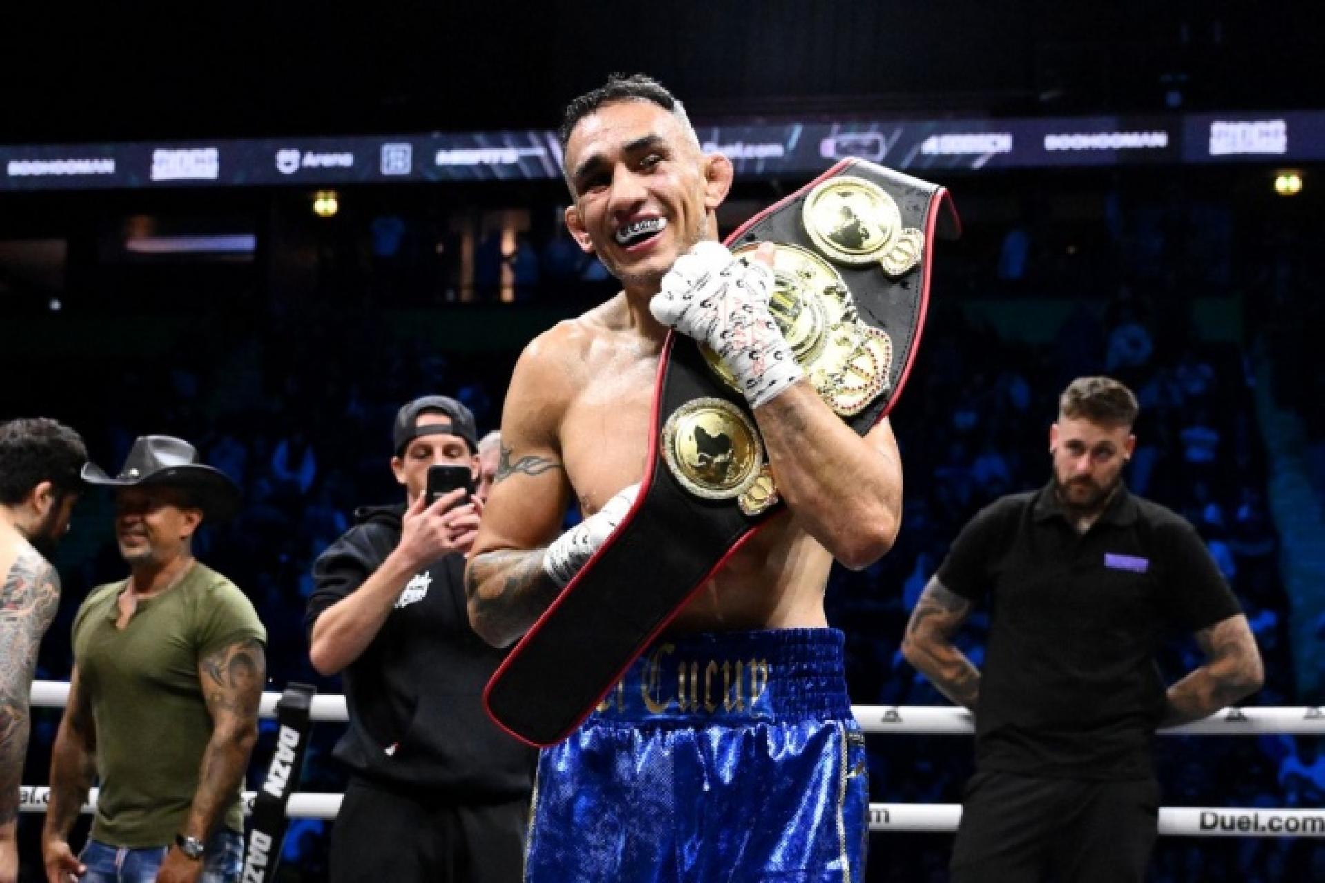Экс-чемпион UFC Тони Фергюсон стал обладателем пояса в боксе