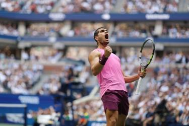 Алькарас вышел в финал US Open после победы над Джоковичем