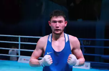Бывший курьер из Казахстана вышел в 1/8 финала ЧМ по боксу