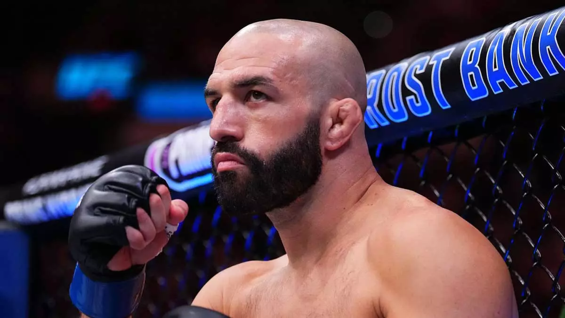 Боец UFC вышел в октагон после ДТП в Сан-Антонио