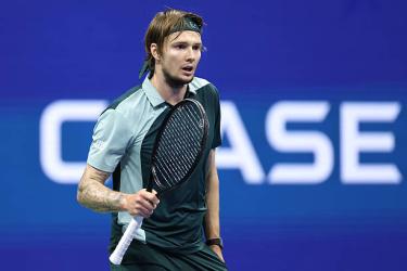 Александр Бублик одержал волевую победу на турнире ATP-250 в Ханчжоу