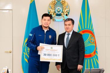 Чемпионы мира Оралбай и Ташкенбай получили по 30 млн от акима Астаны