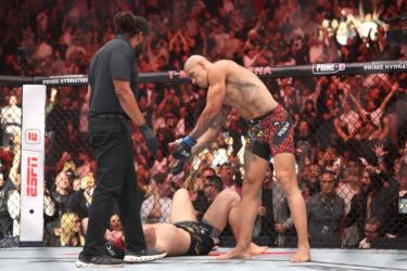 Перейра уничтожил Анкалаева за 80 секунд и снова стал чемпионом UFC