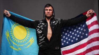 Казахстанец потерпел третье поражение подряд и рискует покинуть UFC