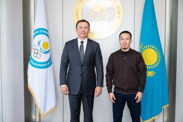 Головкин встретился с чемпионом, вернувшим Казахстану золото спустя 26 лет