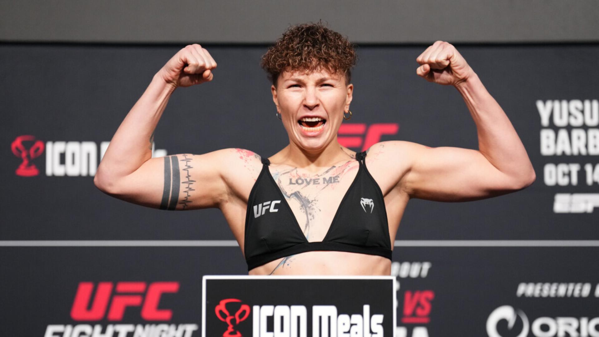 Боец из Казахстана официально уволёна из UFC