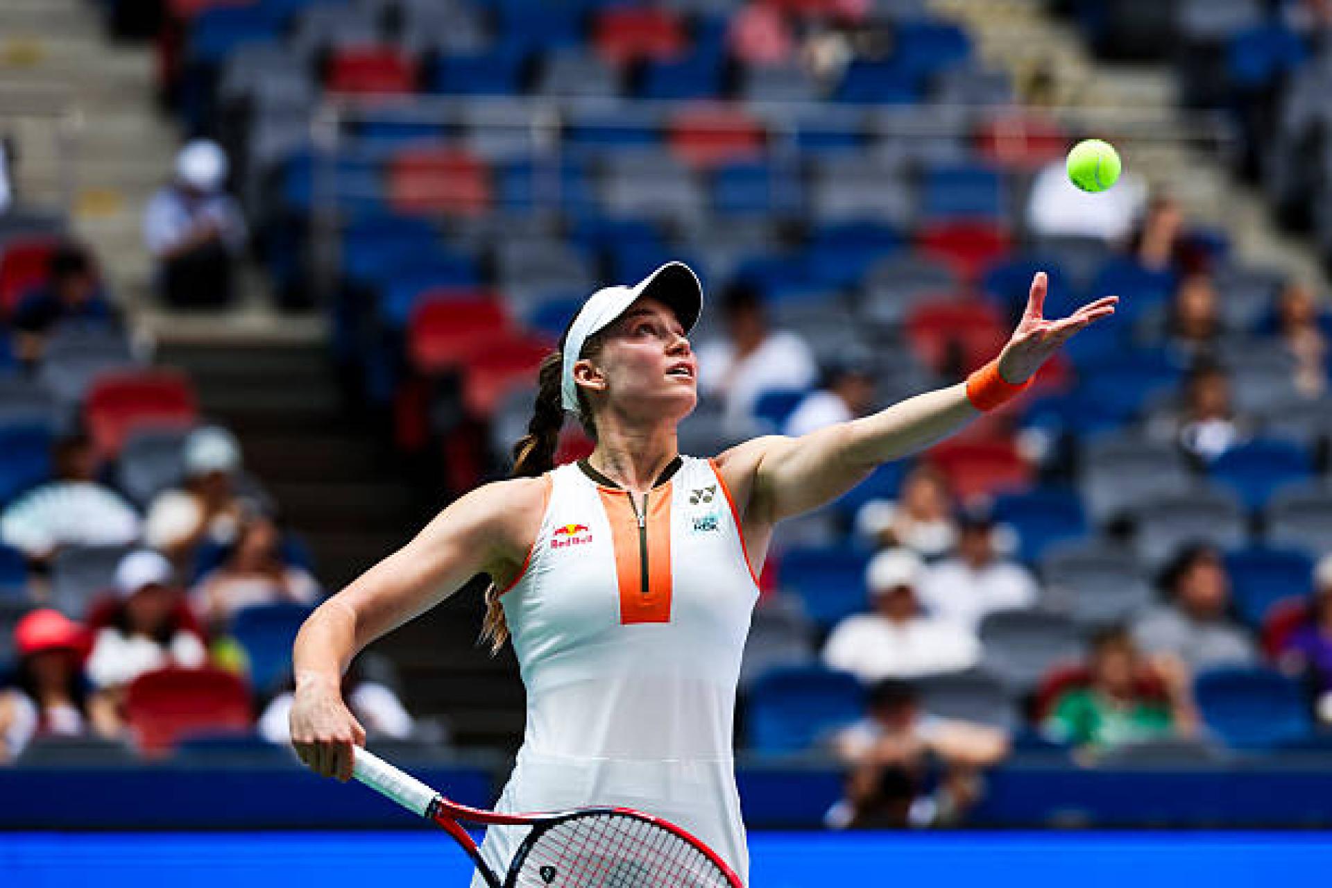 Рыбакина продолжает борьбу за Итоговый турнир после победы на WTA 500