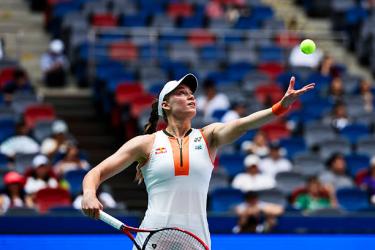 Рыбакина продолжает борьбу за Итоговый турнир после победы на WTA 500