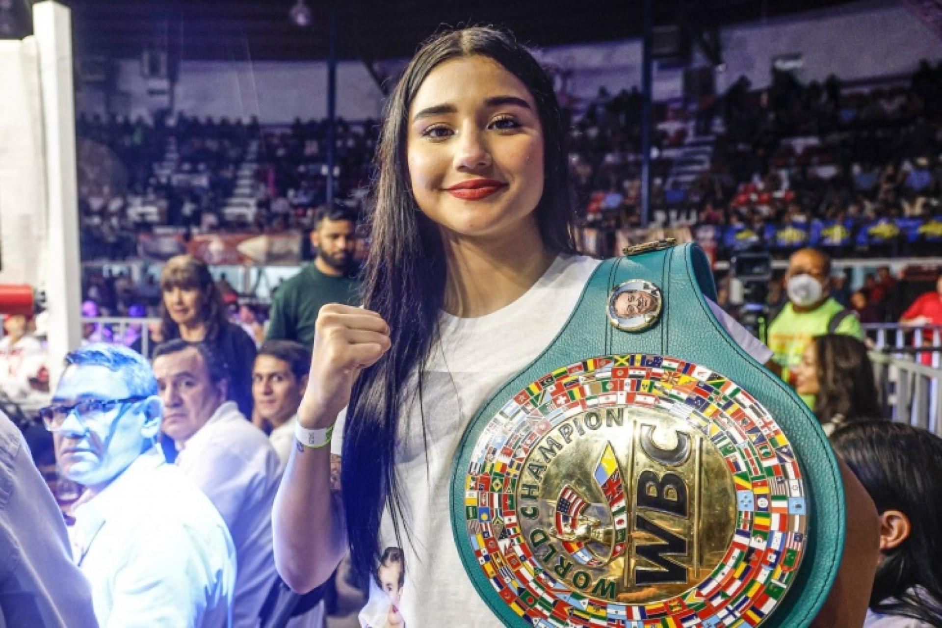 17-летняя мексиканка стала чемпионкой мира по боксу WBC