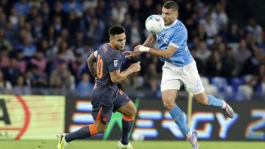 «Наполи» обыграл «Интер» и возглавил таблицу Серии А