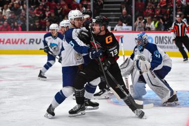 "Авангард" обыграл "Барыс" в напряжённой концовке матча