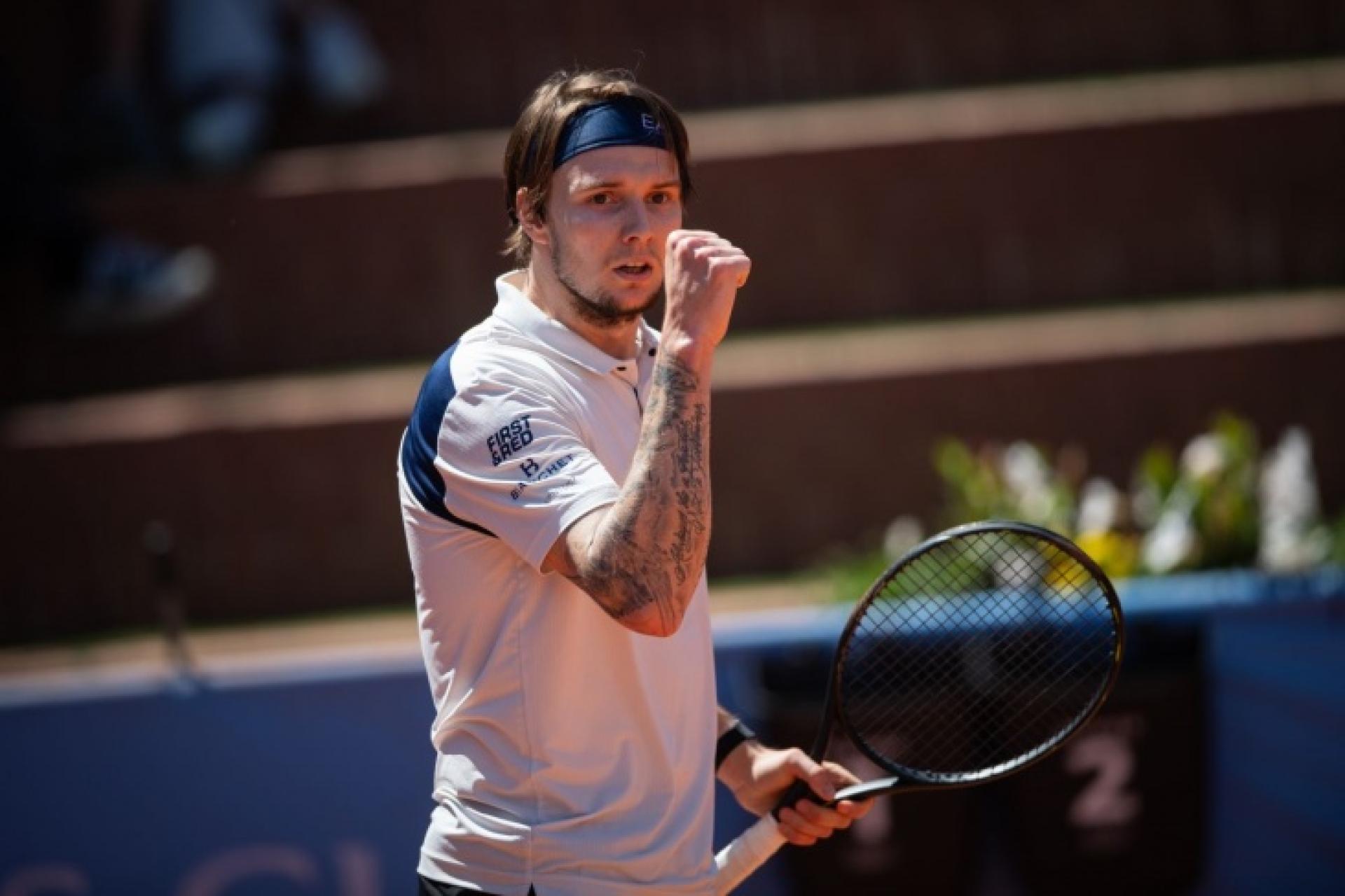 Бублик вышел в третий круг турнира в Париже и встретится с четвёртой ракеткой мира