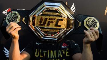 Казахстанец возглавил список непобежденных бойцов UFC