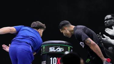 Казахстанский боец устроил эффектный нокаут на турнире Power Slap