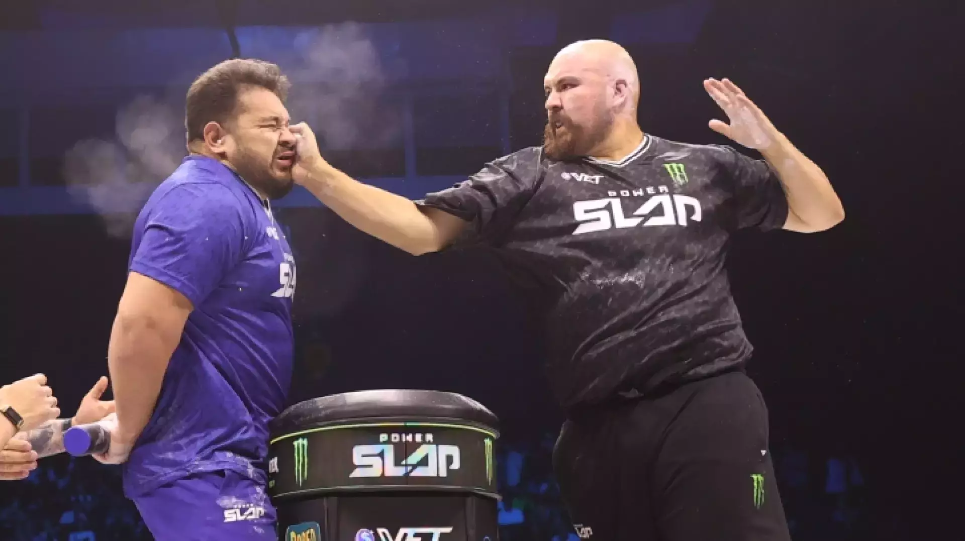 Закир Найманбаев уступил первому номеру Power Slap в равном бою