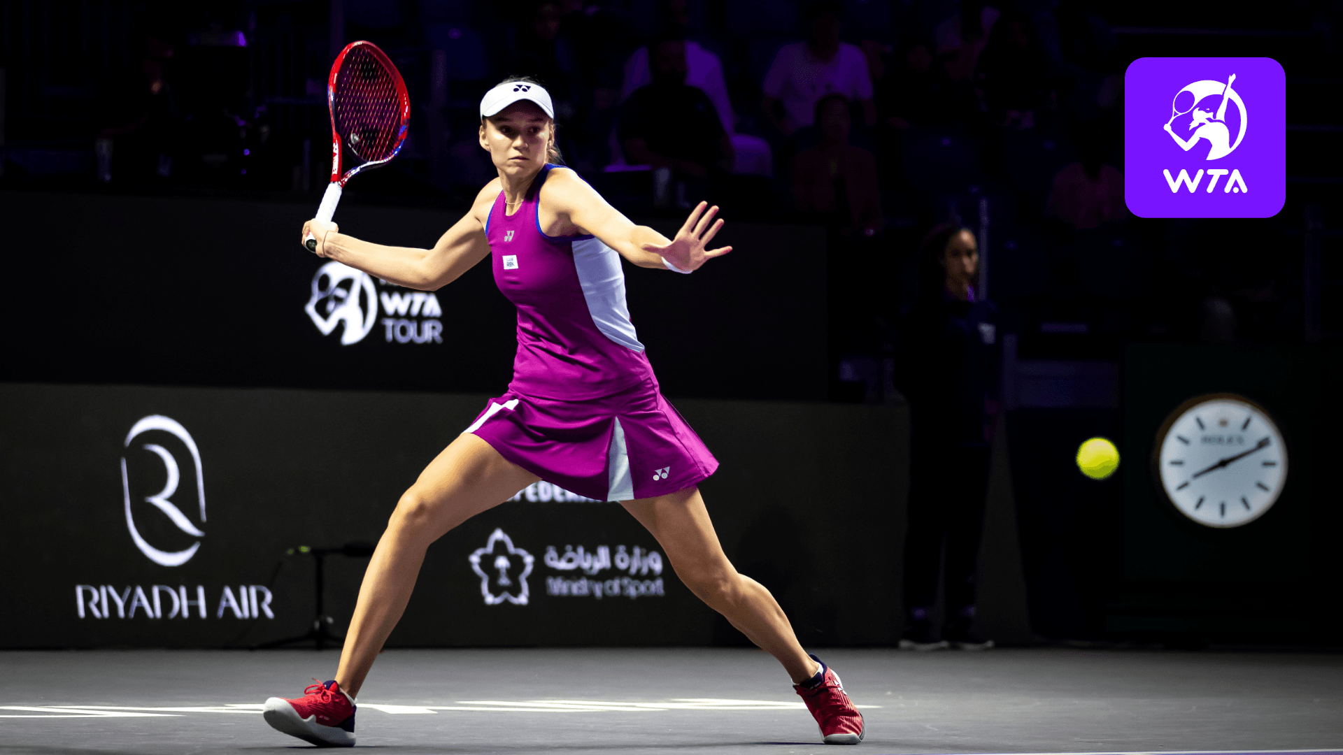 Рыбакина с разгрома начинает путь на Итоговом турнире WTA