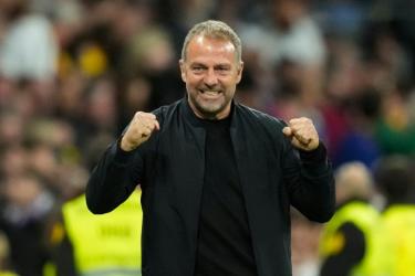 Лапорта развеял слухи: Флик не собирается покидать «Барселону»