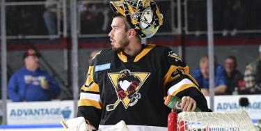 Казахстанский вратарь дебютировал в хоккейной лиги США