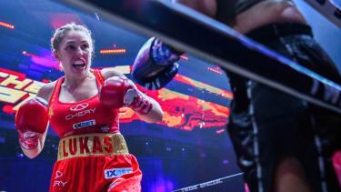 Ангелина Лукас сенсационно уступила в бою за пояс WBA Gold