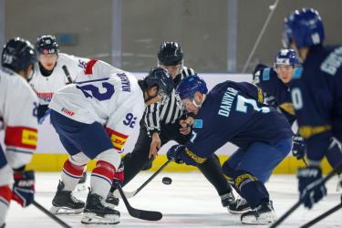 Казахстанские хоккеисты с уверенной победы начинают защиту титула чемпиона Азии