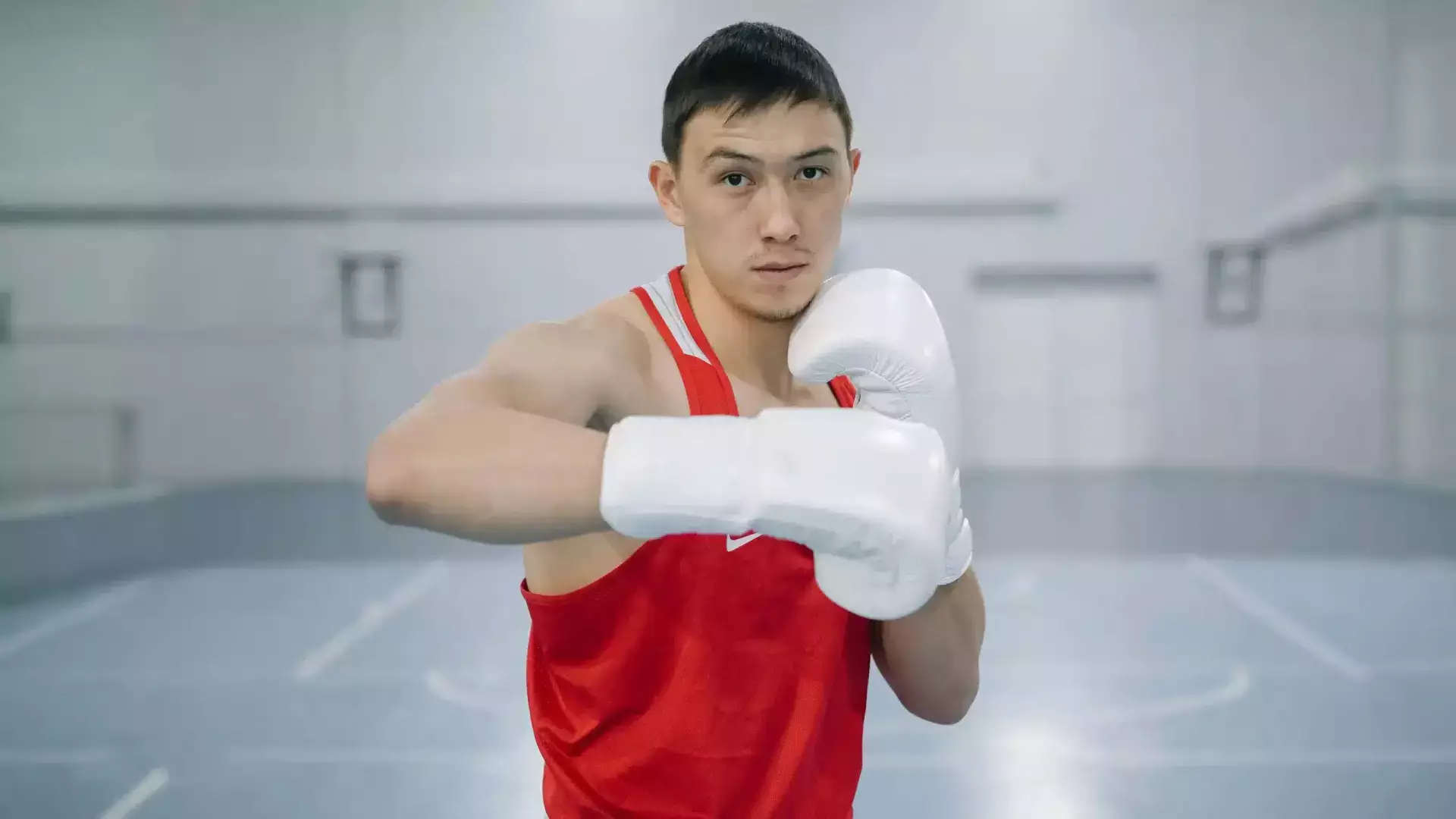 Казахстанец взял единственное золото команды на этапе Кубка мира по боксу