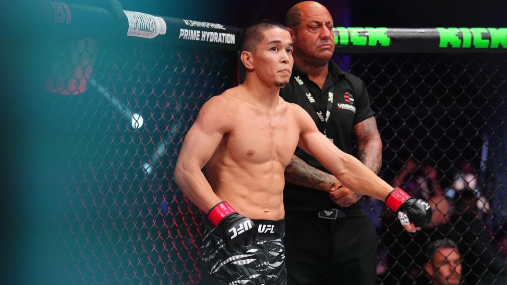 Алмабаев удушающим приемом победил в рейтинговом бою UFC