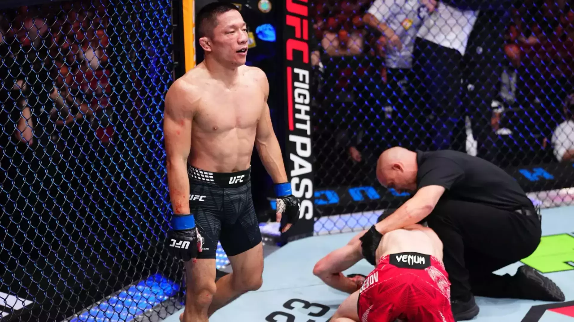 Возвращение легенды ММА обернулось историческим финишем Уланбекова