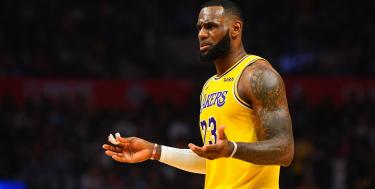 Netflix закрыл документальный проект о жизни игроков НБА с Леброном